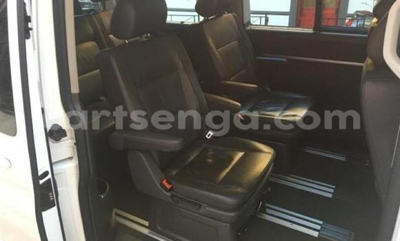 Nunua Ilio tumika Volkswagen Caravelle White Gari ndani ya Mbabane nchini Manzini Nunua Ilio tumika Volkswagen Caravelle White Gari ndani ya Mbabane nchini Manzini