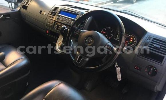 Nunua Ilio tumika Volkswagen Caravelle White Gari ndani ya Mbabane nchini Manzini Nunua Ilio tumika Volkswagen Caravelle White Gari ndani ya Mbabane nchini Manzini