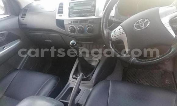 Nunua Ilio tumika Toyota Hilux White Gari ndani ya Manzini nchini Manzini Nunua Ilio tumika Toyota Hilux White Gari ndani ya Manzini nchini Manzini