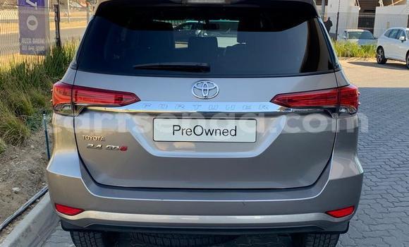 Nunua Ilio tumika Toyota Fortuner Beige Gari ndani ya Big Bend nchini Lubombo Nunua Ilio tumika Toyota Fortuner Beige Gari ndani ya Big Bend nchini Lubombo