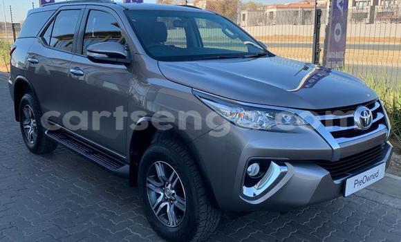 Nunua Ilio tumika Toyota Fortuner Beige Gari ndani ya Big Bend nchini Lubombo Nunua Ilio tumika Toyota Fortuner Beige Gari ndani ya Big Bend nchini Lubombo