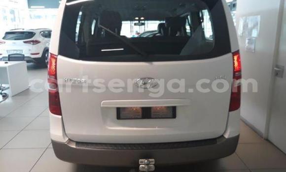 Acheter Occasion Voiture Hyundai H1 Blanc à Ezulwini, Hhohho Acheter Occasion Voiture Hyundai H1 Blanc à Ezulwini, Hhohho