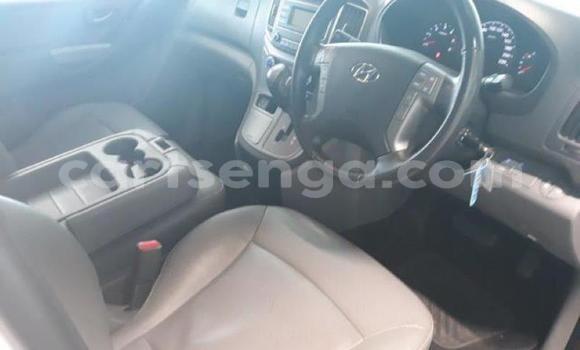 Acheter Occasion Voiture Hyundai H1 Blanc à Ezulwini, Hhohho Acheter Occasion Voiture Hyundai H1 Blanc à Ezulwini, Hhohho