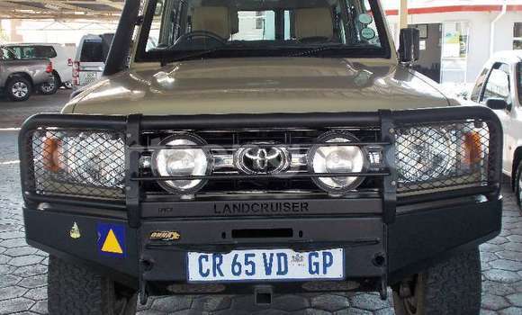 Buy Used Toyota Land Cruiser Brown Car in Bhunya in Manzini Buy Used Toyota Land Cruiser Brown Car in Bhunya in Manzini
