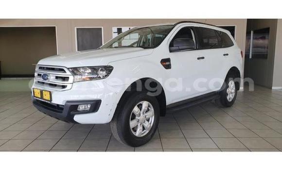 Nunua Ilio tumika Ford Everest White Gari ndani ya Manzini nchini Manzini Nunua Ilio tumika Ford Everest White Gari ndani ya Manzini nchini Manzini