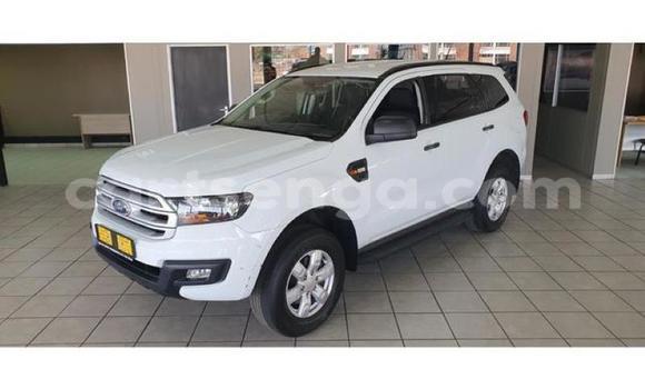 Nunua Ilio tumika Ford Everest White Gari ndani ya Manzini nchini Manzini Nunua Ilio tumika Ford Everest White Gari ndani ya Manzini nchini Manzini