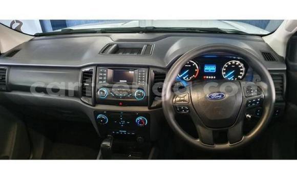 Nunua Ilio tumika Ford Everest White Gari ndani ya Manzini nchini Manzini Nunua Ilio tumika Ford Everest White Gari ndani ya Manzini nchini Manzini