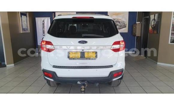 Nunua Ilio tumika Ford Everest White Gari ndani ya Manzini nchini Manzini Nunua Ilio tumika Ford Everest White Gari ndani ya Manzini nchini Manzini