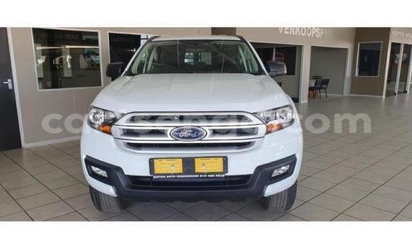 Nunua Ilio tumika Ford Everest White Gari ndani ya Manzini nchini Manzini Nunua Ilio tumika Ford Everest White Gari ndani ya Manzini nchini Manzini