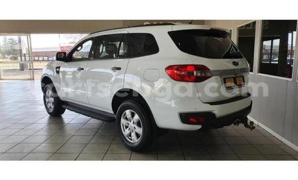 Nunua Ilio tumika Ford Everest White Gari ndani ya Manzini nchini Manzini Nunua Ilio tumika Ford Everest White Gari ndani ya Manzini nchini Manzini