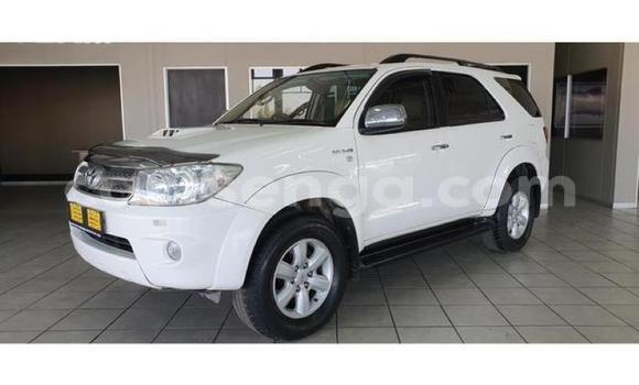 Nunua Ilio tumika Toyota Fortuner White Gari ndani ya Manzini nchini Manzini Nunua Ilio tumika Toyota Fortuner White Gari ndani ya Manzini nchini Manzini