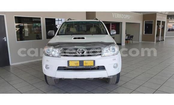 Nunua Ilio tumika Toyota Fortuner White Gari ndani ya Manzini nchini Manzini Nunua Ilio tumika Toyota Fortuner White Gari ndani ya Manzini nchini Manzini