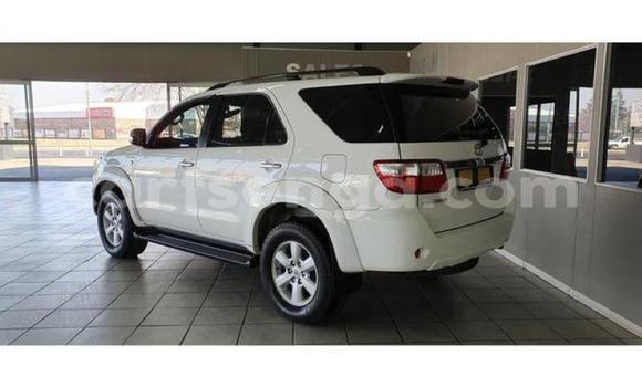 Nunua Ilio tumika Toyota Fortuner White Gari ndani ya Manzini nchini Manzini Nunua Ilio tumika Toyota Fortuner White Gari ndani ya Manzini nchini Manzini