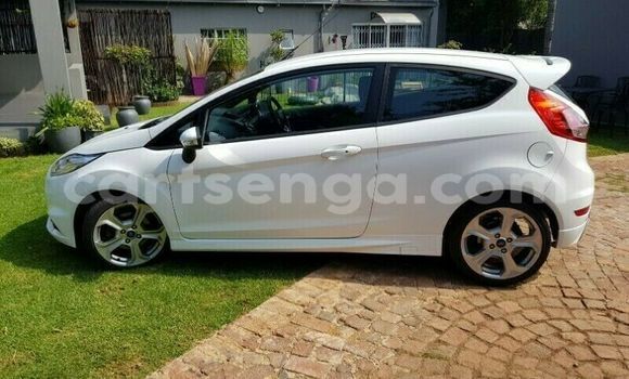 Acheter Occasion Voiture Ford Fiesta ST Blanc à Ezulwini, Hhohho Acheter Occasion Voiture Ford Fiesta ST Blanc à Ezulwini, Hhohho