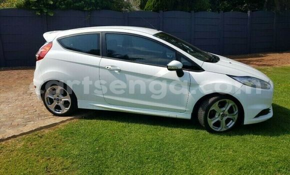 Acheter Occasion Voiture Ford Fiesta ST Blanc à Ezulwini, Hhohho Acheter Occasion Voiture Ford Fiesta ST Blanc à Ezulwini, Hhohho