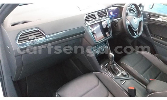 Nunua Ilio tumika Volkswagen Tiguan White Gari ndani ya Ezulwini nchini Hhohho Nunua Ilio tumika Volkswagen Tiguan White Gari ndani ya Ezulwini nchini Hhohho