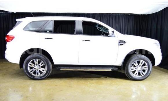 Acheter Occasion Voiture Ford Everest Blanc à Ezulwini, Hhohho Acheter Occasion Voiture Ford Everest Blanc à Ezulwini, Hhohho