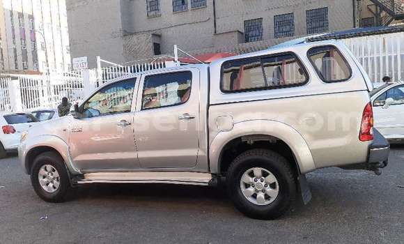 Nunua Ilio tumika Toyota Hilux Beige Gari ndani ya Manzini nchini Manzini Nunua Ilio tumika Toyota Hilux Beige Gari ndani ya Manzini nchini Manzini