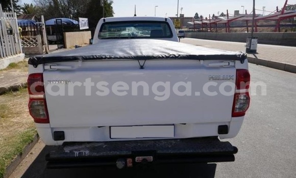 Acheter Occasion Voiture Toyota Hilux Blanc à Hlatikulu, Shiselweni District Acheter Occasion Voiture Toyota Hilux Blanc à Hlatikulu, Shiselweni District