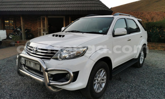 Nunua Ilio tumika Toyota Fortuner White Gari ndani ya Bulembu nchini Hhohho Nunua Ilio tumika Toyota Fortuner White Gari ndani ya Bulembu nchini Hhohho