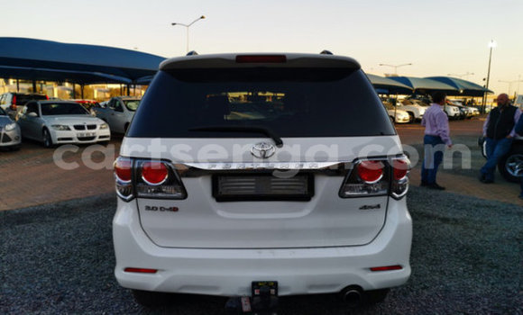 Nunua Ilio tumika Toyota Fortuner White Gari ndani ya Bulembu nchini Hhohho Nunua Ilio tumika Toyota Fortuner White Gari ndani ya Bulembu nchini Hhohho