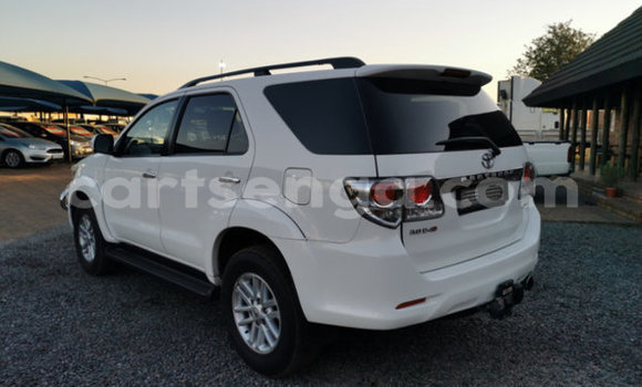 Nunua Ilio tumika Toyota Fortuner White Gari ndani ya Bulembu nchini Hhohho Nunua Ilio tumika Toyota Fortuner White Gari ndani ya Bulembu nchini Hhohho