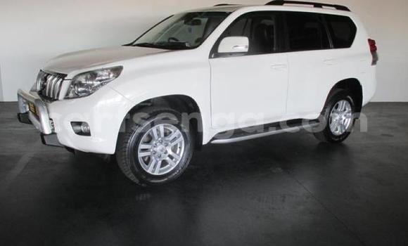 Nunua Ilio tumika Toyota Land Cruiser Prado White Gari ndani ya Manzini nchini Manzini Nunua Ilio tumika Toyota Land Cruiser Prado White Gari ndani ya Manzini nchini Manzini