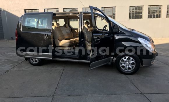Nunua Ilio tumika Hyundai H1 Black Gari ndani ya Ezulwini nchini Hhohho Nunua Ilio tumika Hyundai H1 Black Gari ndani ya Ezulwini nchini Hhohho