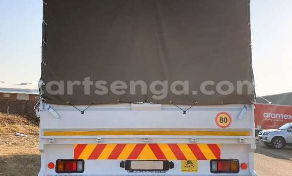 Nunua Ilio tumika Isuzu FTR 850 White Lori ndani ya Manzini nchini Manzini Nunua Ilio tumika Isuzu FTR 850 White Lori ndani ya Manzini nchini Manzini