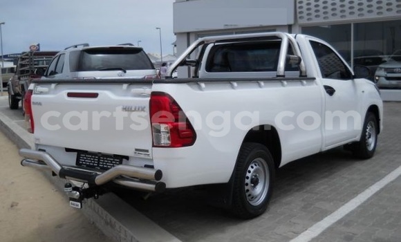 Buy Used Toyota Hilux White Car in Ezulwini in Hhohho Buy Used Toyota Hilux White Car in Ezulwini in Hhohho