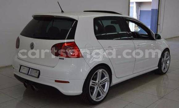 Nunua Ilio tumika Volkswagen Golf White Gari ndani ya Ezulwini nchini Hhohho Nunua Ilio tumika Volkswagen Golf White Gari ndani ya Ezulwini nchini Hhohho