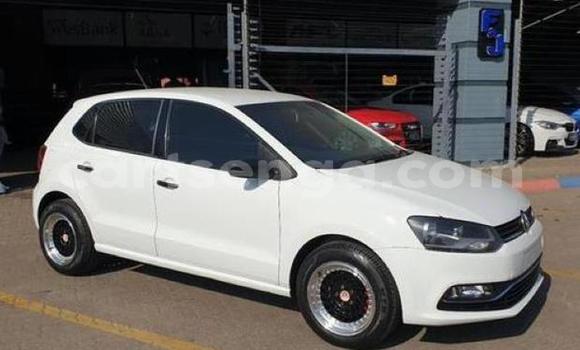 Nunua Ilio tumika Volkswagen Polo White Gari ndani ya Ezulwini nchini Hhohho Nunua Ilio tumika Volkswagen Polo White Gari ndani ya Ezulwini nchini Hhohho