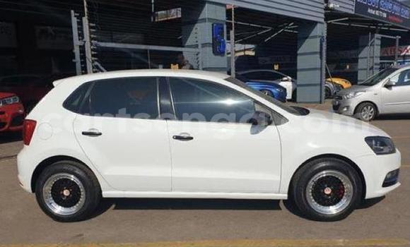 Nunua Ilio tumika Volkswagen Polo White Gari ndani ya Ezulwini nchini Hhohho Nunua Ilio tumika Volkswagen Polo White Gari ndani ya Ezulwini nchini Hhohho