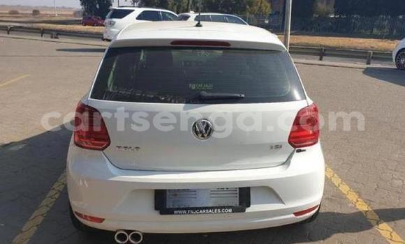 Nunua Ilio tumika Volkswagen Polo White Gari ndani ya Ezulwini nchini Hhohho Nunua Ilio tumika Volkswagen Polo White Gari ndani ya Ezulwini nchini Hhohho