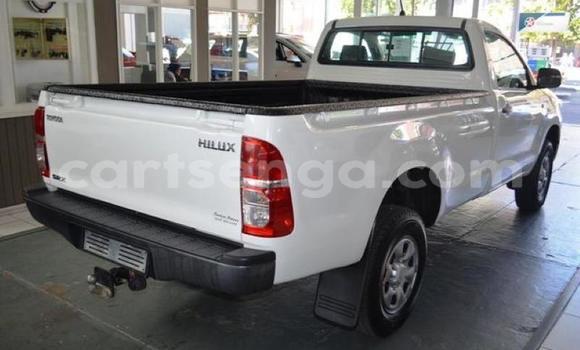 Nunua Ilio tumika Toyota Hilux White Gari ndani ya Manzini nchini Manzini Nunua Ilio tumika Toyota Hilux White Gari ndani ya Manzini nchini Manzini