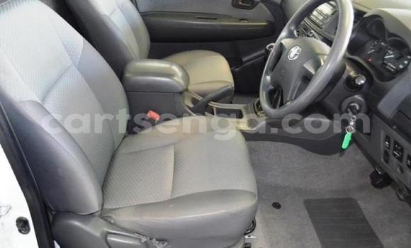 Nunua Ilio tumika Toyota Hilux White Gari ndani ya Manzini nchini Manzini Nunua Ilio tumika Toyota Hilux White Gari ndani ya Manzini nchini Manzini