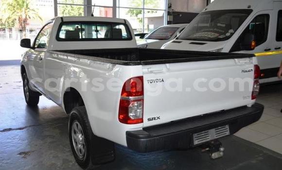 Nunua Ilio tumika Toyota Hilux White Gari ndani ya Manzini nchini Manzini Nunua Ilio tumika Toyota Hilux White Gari ndani ya Manzini nchini Manzini