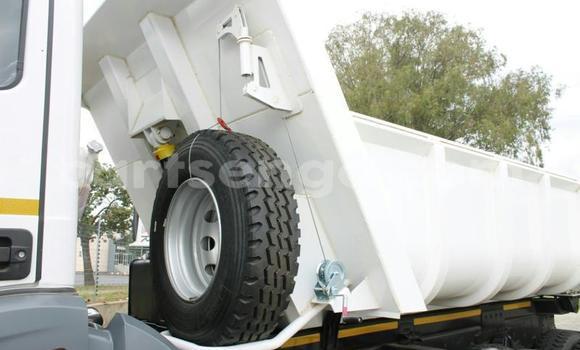 Nunua Ilio tumika Toyota DA White Lori ndani ya Ezulwini nchini Hhohho Nunua Ilio tumika Toyota DA White Lori ndani ya Ezulwini nchini Hhohho