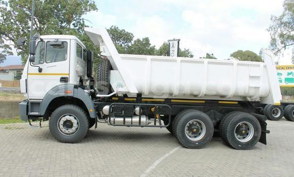 Nunua Ilio tumika Toyota DA White Lori ndani ya Ezulwini nchini Hhohho Nunua Ilio tumika Toyota DA White Lori ndani ya Ezulwini nchini Hhohho