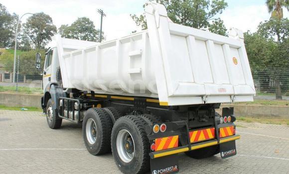 Nunua Ilio tumika Toyota DA White Lori ndani ya Ezulwini nchini Hhohho Nunua Ilio tumika Toyota DA White Lori ndani ya Ezulwini nchini Hhohho