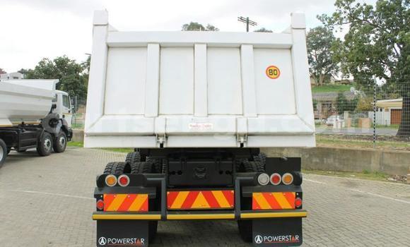 Nunua Ilio tumika Toyota DA White Lori ndani ya Ezulwini nchini Hhohho Nunua Ilio tumika Toyota DA White Lori ndani ya Ezulwini nchini Hhohho