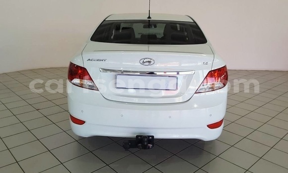 Nunua Ilio tumika Hyundai Accent White Gari ndani ya Ezulwini nchini Hhohho Nunua Ilio tumika Hyundai Accent White Gari ndani ya Ezulwini nchini Hhohho