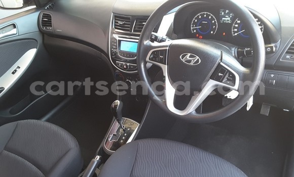 Nunua Ilio tumika Hyundai Accent White Gari ndani ya Ezulwini nchini Hhohho Nunua Ilio tumika Hyundai Accent White Gari ndani ya Ezulwini nchini Hhohho