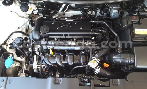 Nunua Ilio tumika Hyundai Accent White Gari ndani ya Ezulwini nchini Hhohho Nunua Ilio tumika Hyundai Accent White Gari ndani ya Ezulwini nchini Hhohho