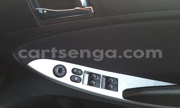 Nunua Ilio tumika Hyundai Accent White Gari ndani ya Ezulwini nchini Hhohho Nunua Ilio tumika Hyundai Accent White Gari ndani ya Ezulwini nchini Hhohho