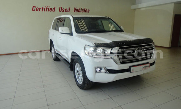 Nunua Ilio tumika Toyota Land Cruiser Prado White Gari ndani ya Ezulwini nchini Hhohho Nunua Ilio tumika Toyota Land Cruiser Prado White Gari ndani ya Ezulwini nchini Hhohho