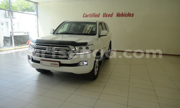 Nunua Ilio tumika Toyota Land Cruiser Prado White Gari ndani ya Ezulwini nchini Hhohho Nunua Ilio tumika Toyota Land Cruiser Prado White Gari ndani ya Ezulwini nchini Hhohho