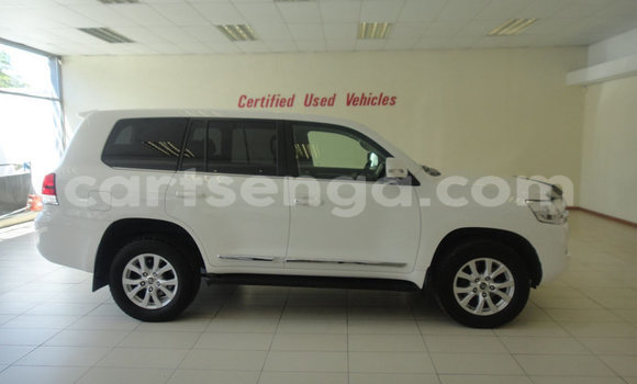 Nunua Ilio tumika Toyota Land Cruiser Prado White Gari ndani ya Ezulwini nchini Hhohho Nunua Ilio tumika Toyota Land Cruiser Prado White Gari ndani ya Ezulwini nchini Hhohho