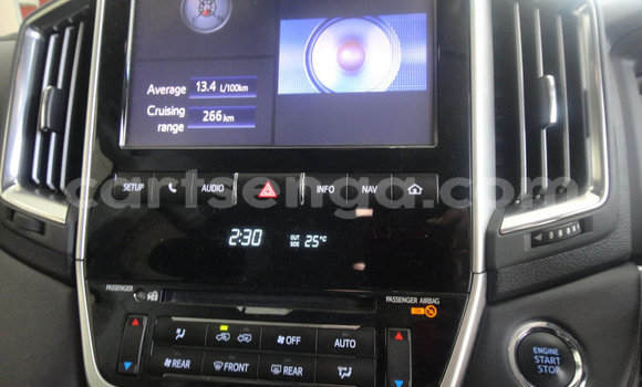 Nunua Ilio tumika Toyota Land Cruiser Prado White Gari ndani ya Ezulwini nchini Hhohho Nunua Ilio tumika Toyota Land Cruiser Prado White Gari ndani ya Ezulwini nchini Hhohho