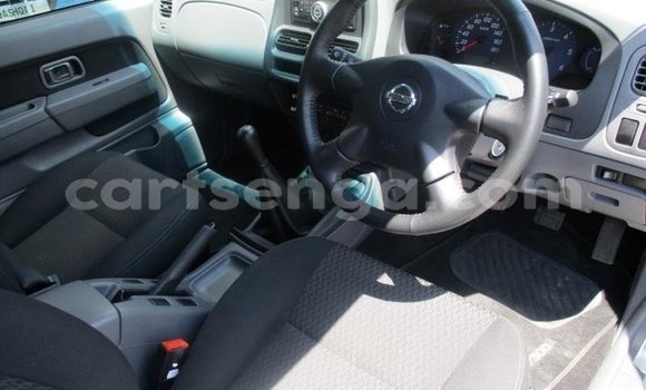 Nunua Ilio tumika Nissan NP 300 Silver Gari ndani ya Ezulwini nchini Hhohho Nunua Ilio tumika Nissan NP 300 Silver Gari ndani ya Ezulwini nchini Hhohho